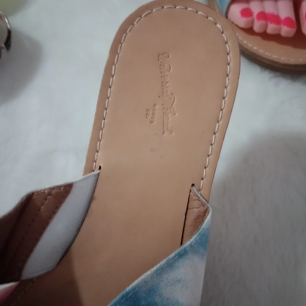 Like new condition sandals shoes for women size 9.5